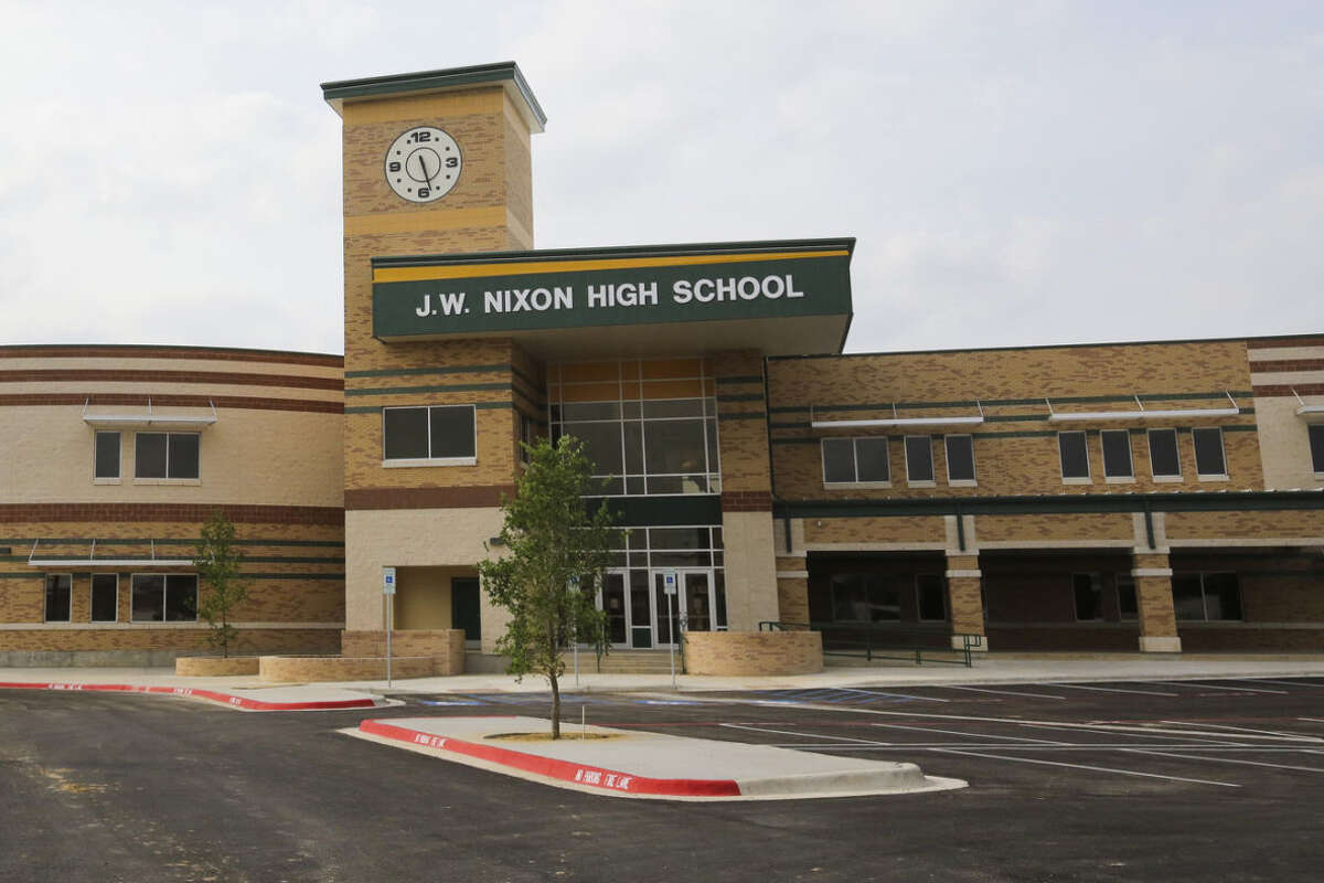 Cassandra Mendoza named Nixon High School principal