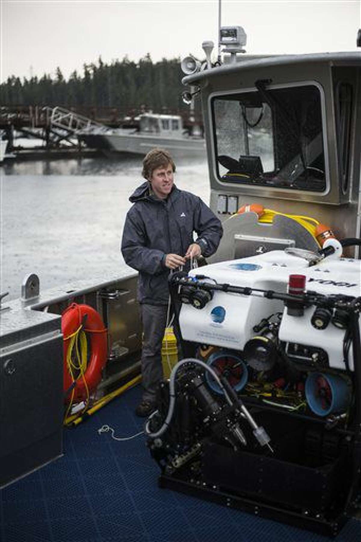 Diving to Yellowstone Lake's underwater world