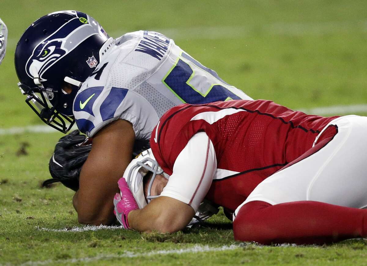 Seattle Seahawks middle linebacker Bobby Wagner falls on the ball after blocking a field goal attempt by Arizona Cardinals kicker Chandler Catanzaro, right, during the first half of a football game, Sunday, Oct. 23, 2016, in Glendale, Ariz. (AP Photo/Ross D. Franklin)
