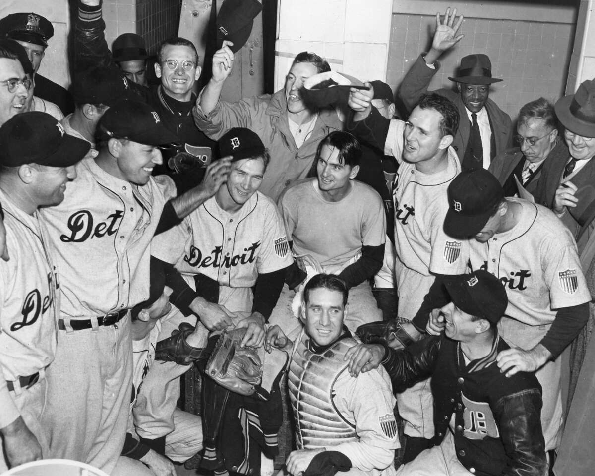 1945 World Series Commemorative Pin - Tigers vs. Cubs