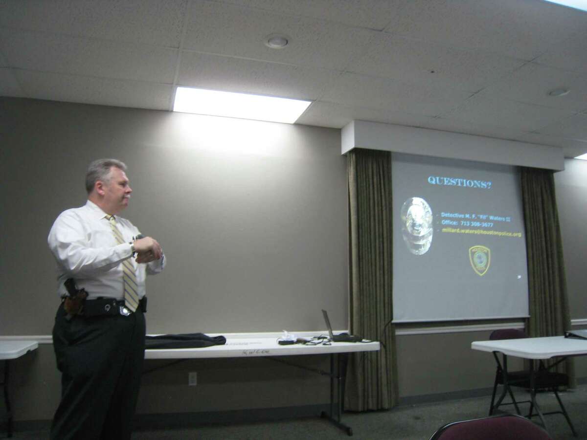 Homicide detective shares duties of the job at Kingwood meeting
