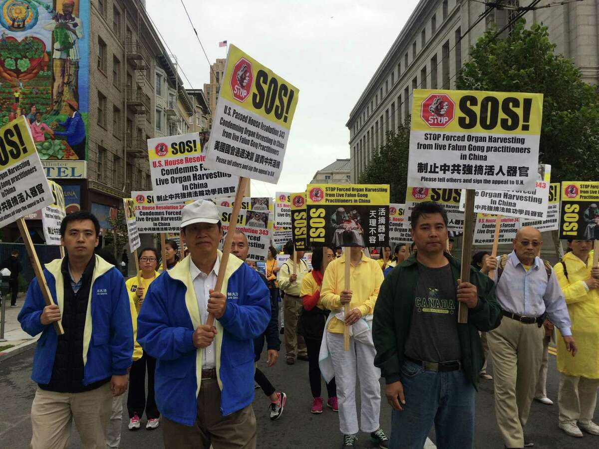 Thousands of Falun Gong members march on SF's Market Street