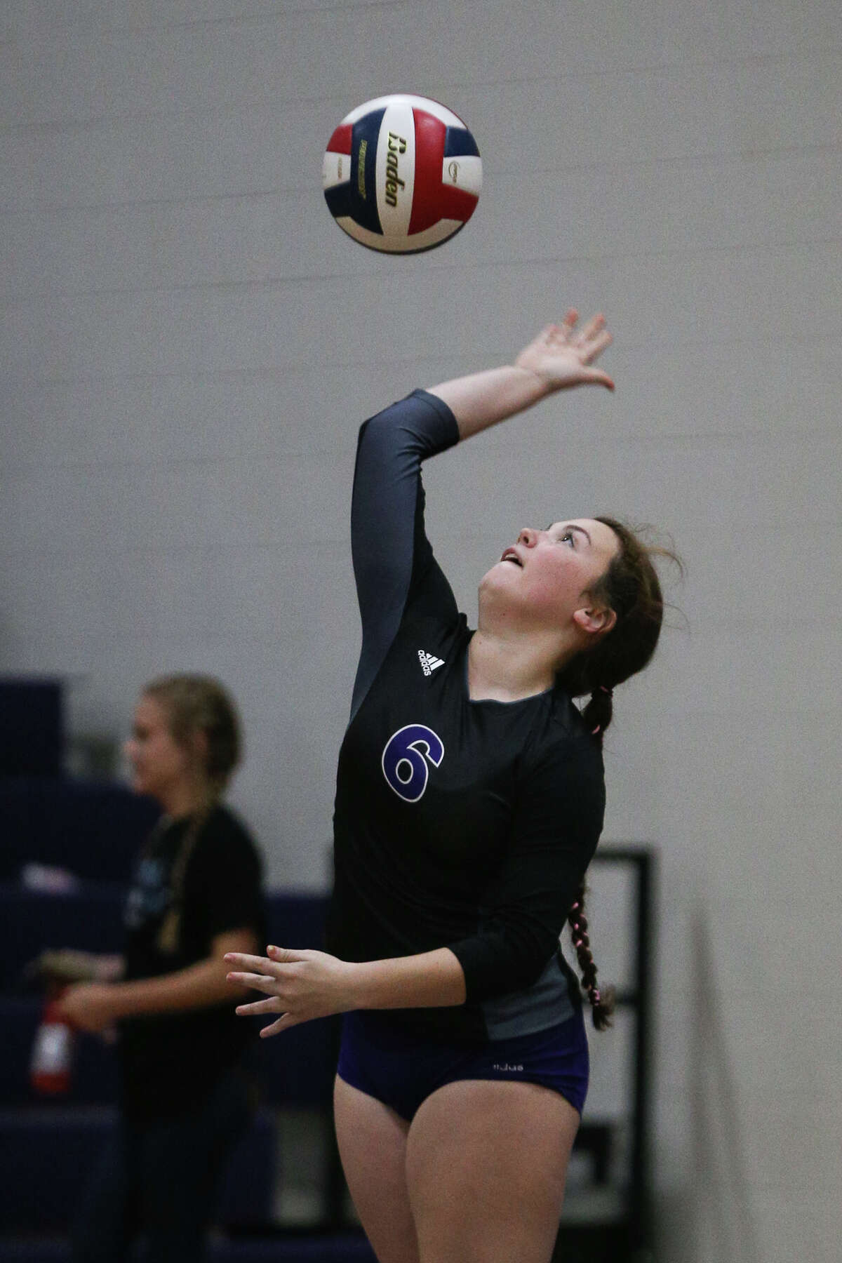 Willis' Erin Bond (6) serves the ball during the varsity volleyball game against Huntsville on Tuesday, Oct. 25, 2016, at Willis High School. (Michael Minasi / Chronicle)