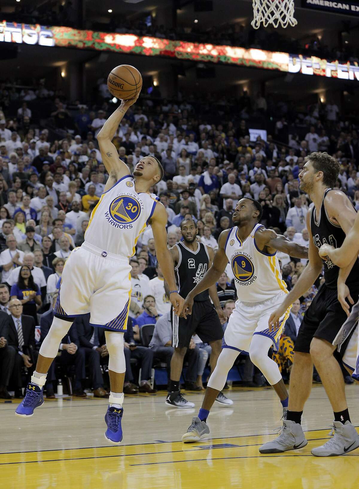 Much-hyped Warriors season opens with 129-100 loss to Spurs