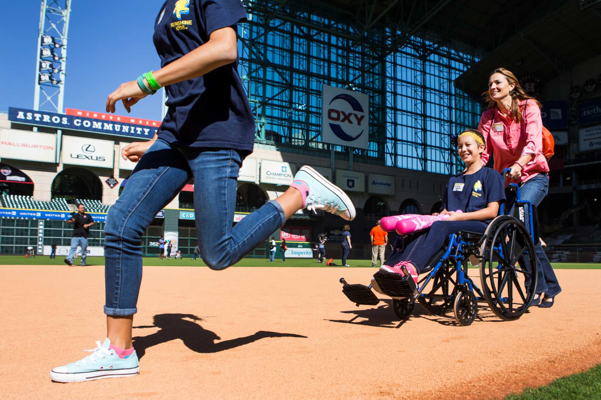 Astros Icon Craig Biggio Embraces St. Thomas Family During Hall of