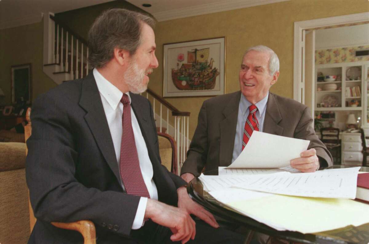 04/02/1999 -- (L-R) Randolph W. Evans , MD ; Richard I. Evans , Ph.D father and son doctors who have conducted studies on injuries to actors in Broadway and London shows HOUCHRON CAPTION (04/08/1999): Randolph Evans, left, a neurologist with the Texas Medical Center, and his father, Richard Evans, a professor at the University of Houston, conducted studies on the injuries of stage actors. r