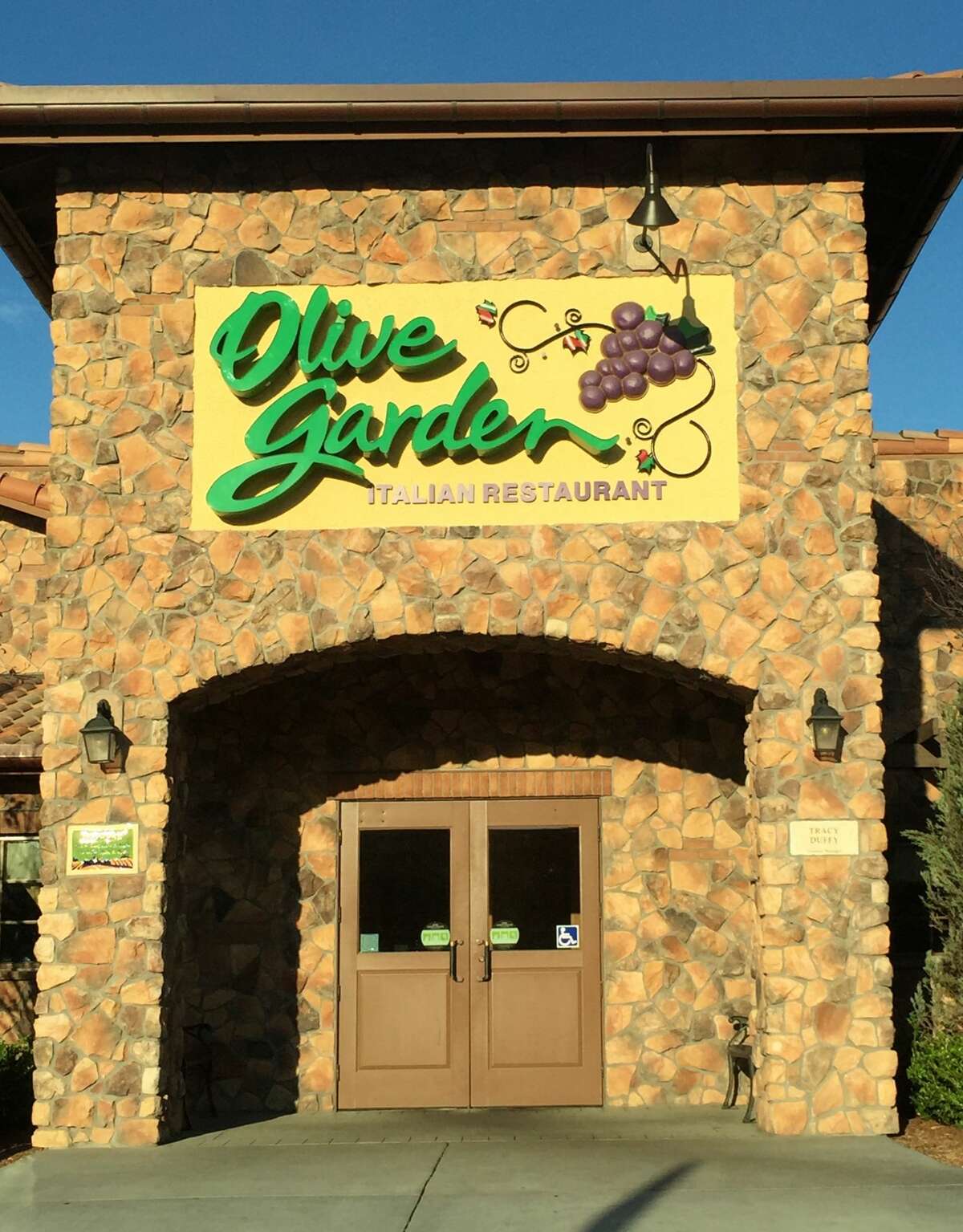 Olive Garden, LongHorn Steakhouse to offer discounts on Veterans Day