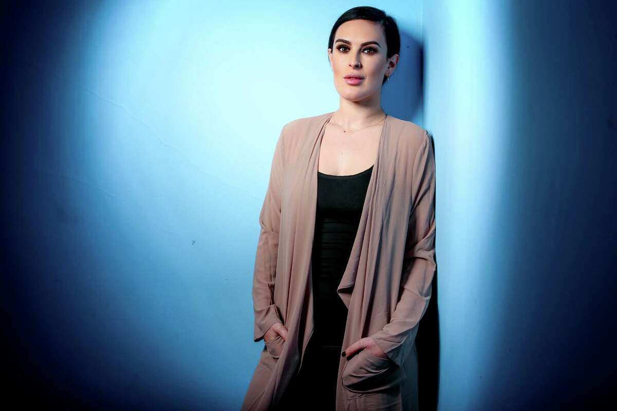 Rumer Willis dancing, and singing, on her own