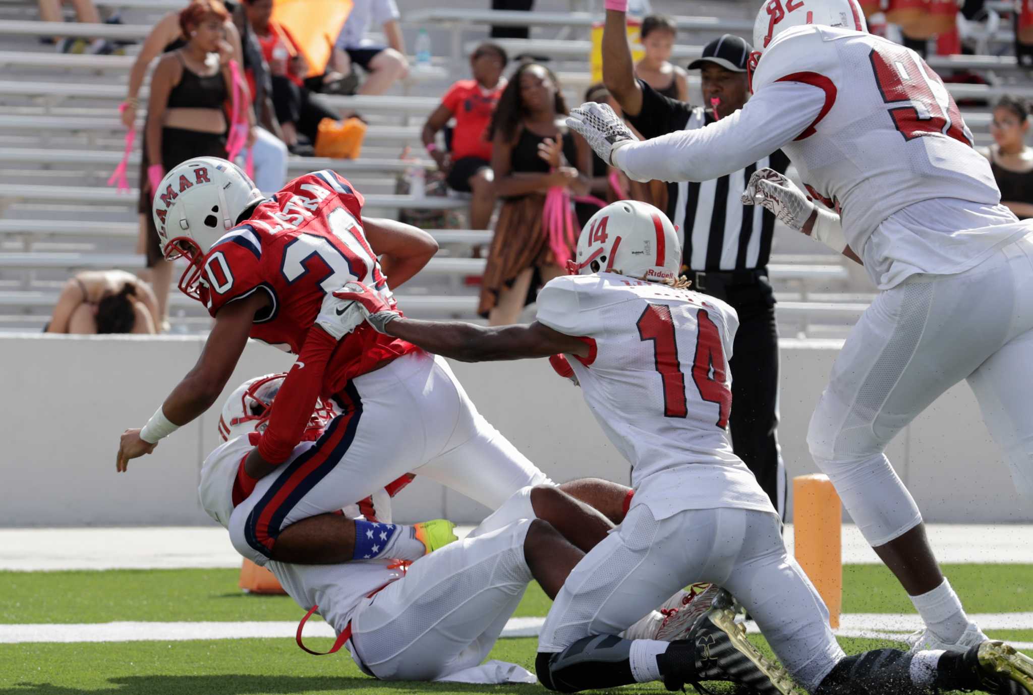 Bellaire vs. Lamar: football in the trenches – Three Penny Press