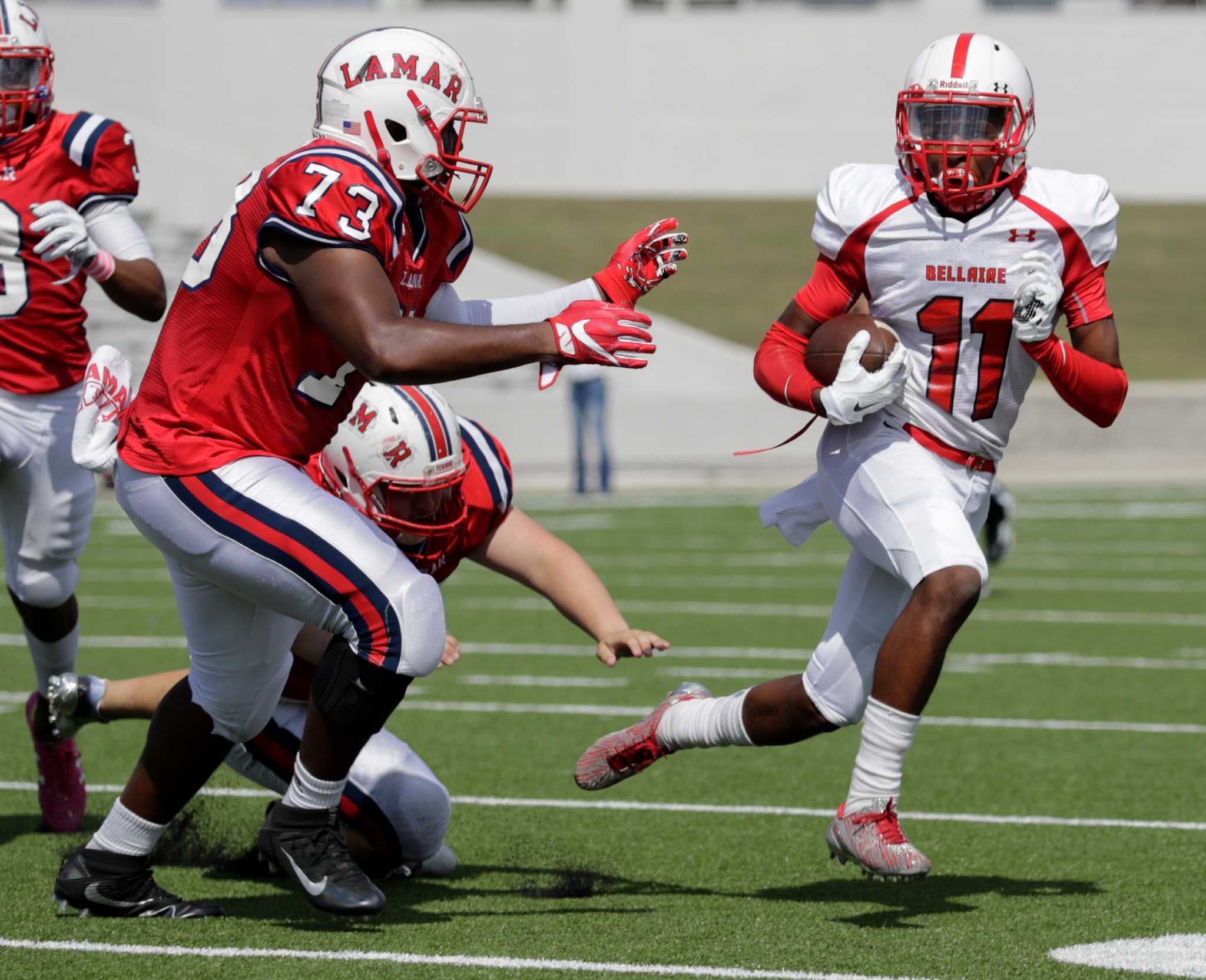 Bellaire vs. Lamar: football in the trenches – Three Penny Press