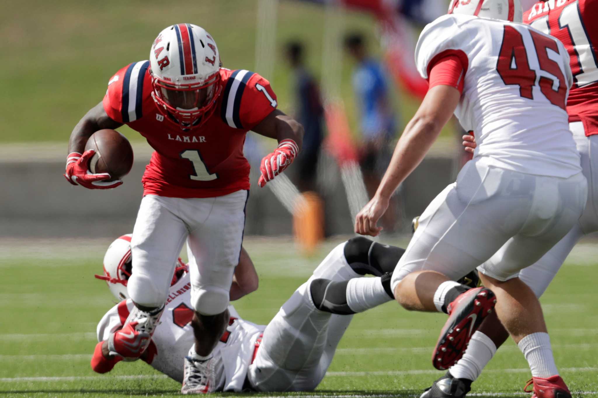 Bellaire vs. Lamar: football in the trenches – Three Penny Press