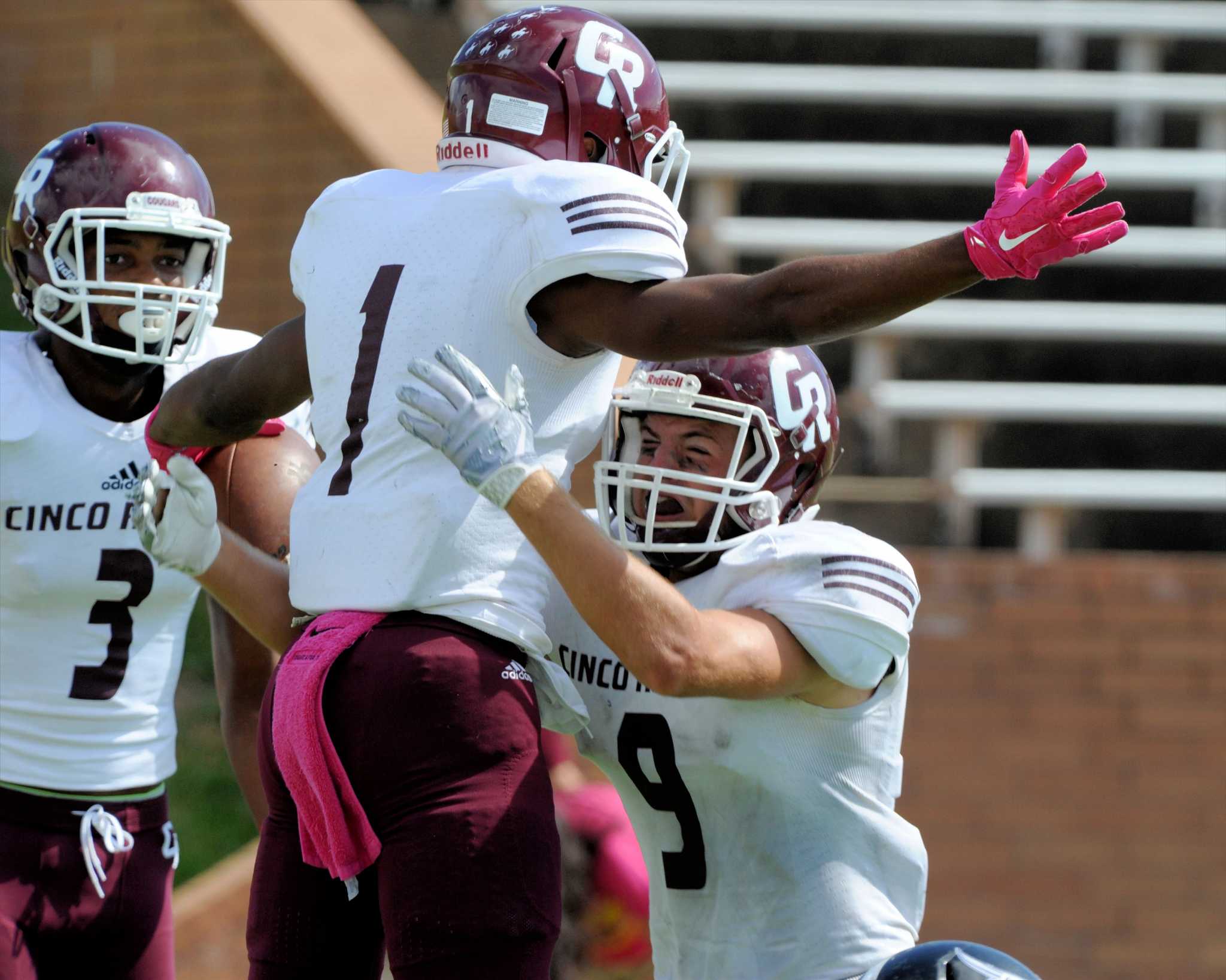 Cinco Ranch holds off Morton Ranch to secure playoff spot
