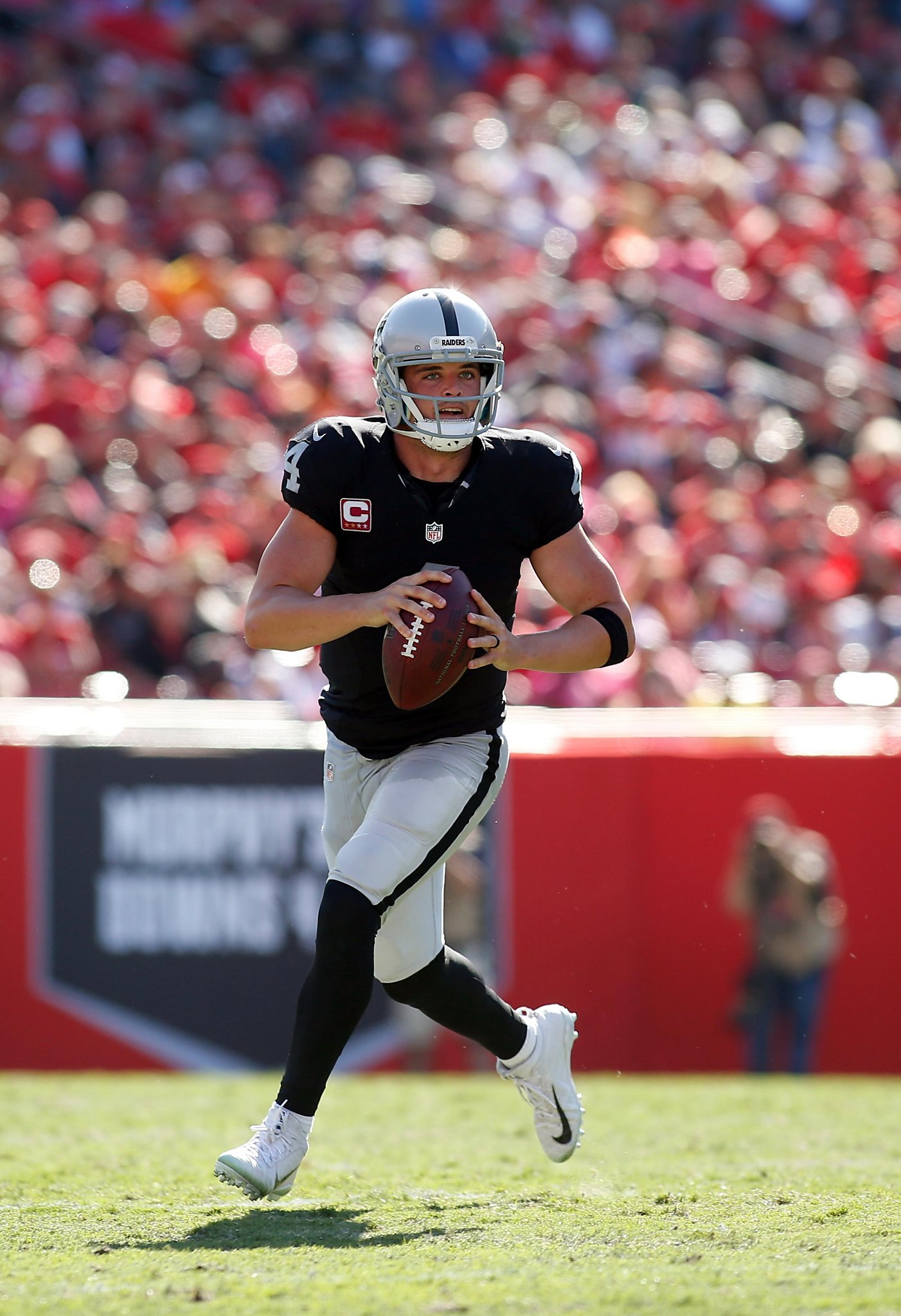 Derek Carr breaks Raiders’ passing-yardage record - SFGate