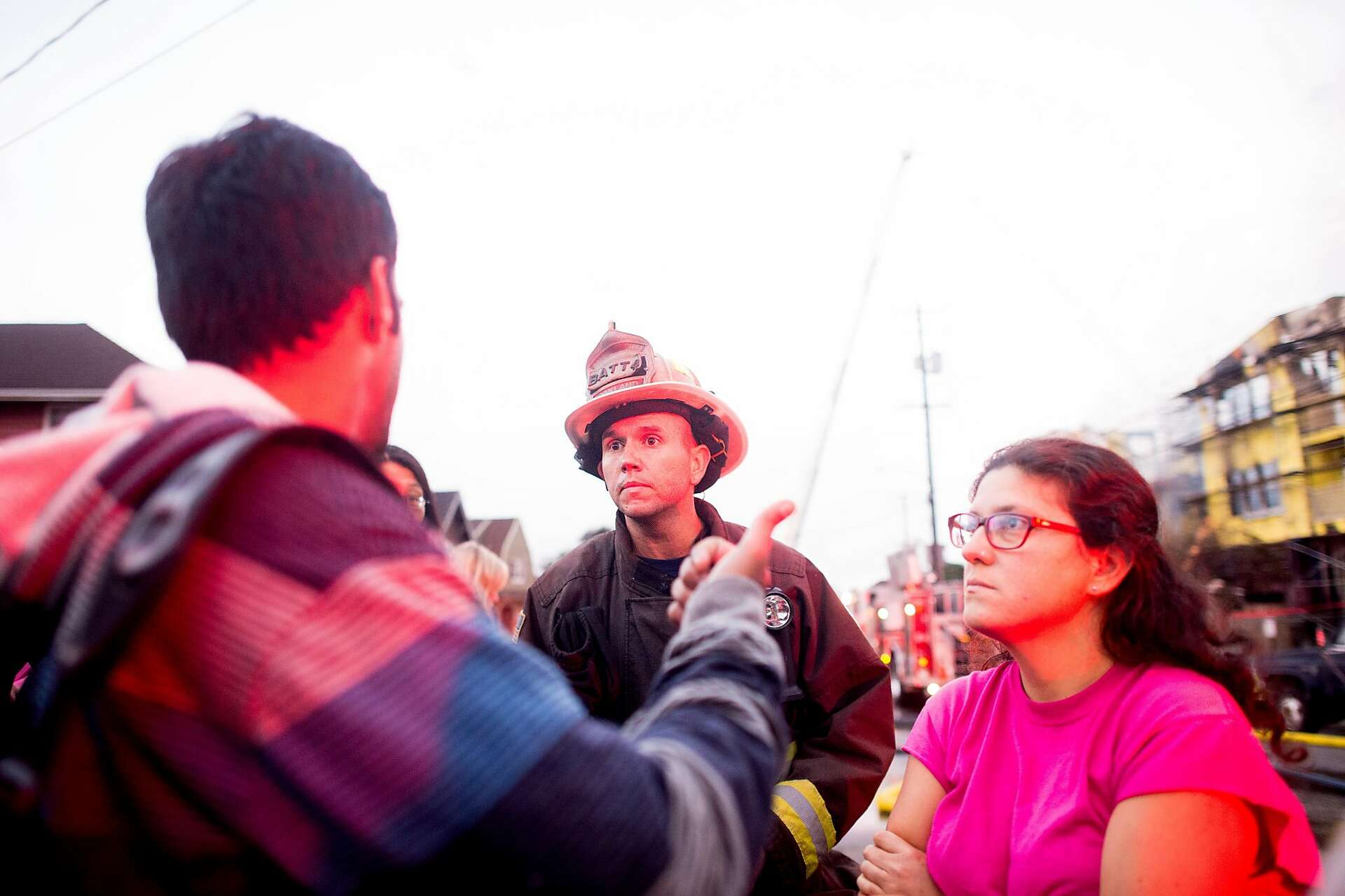 Huge blaze rips through unfinished Oakland apartment complex