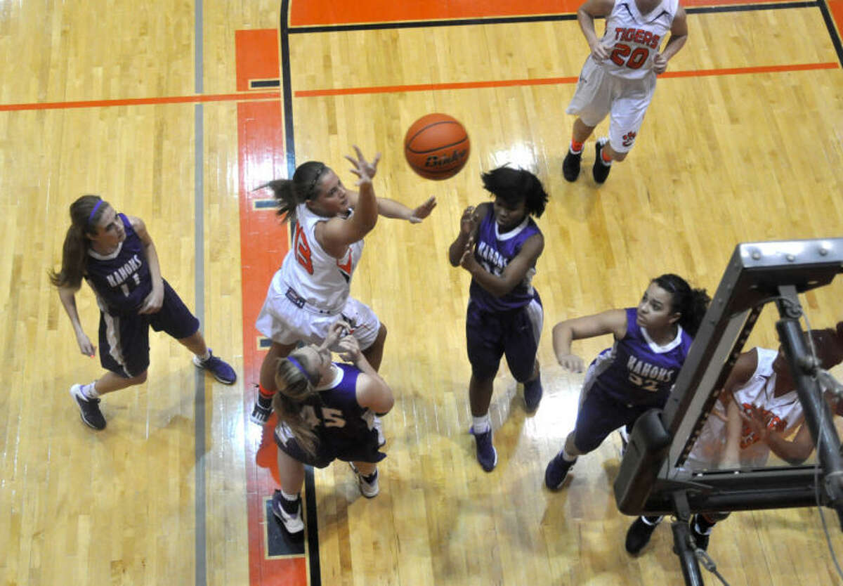 Edwardsville’s Kortney Dunbar attempts a floater in traffic with Collinsville defenders surrounding her on Tuesday. 