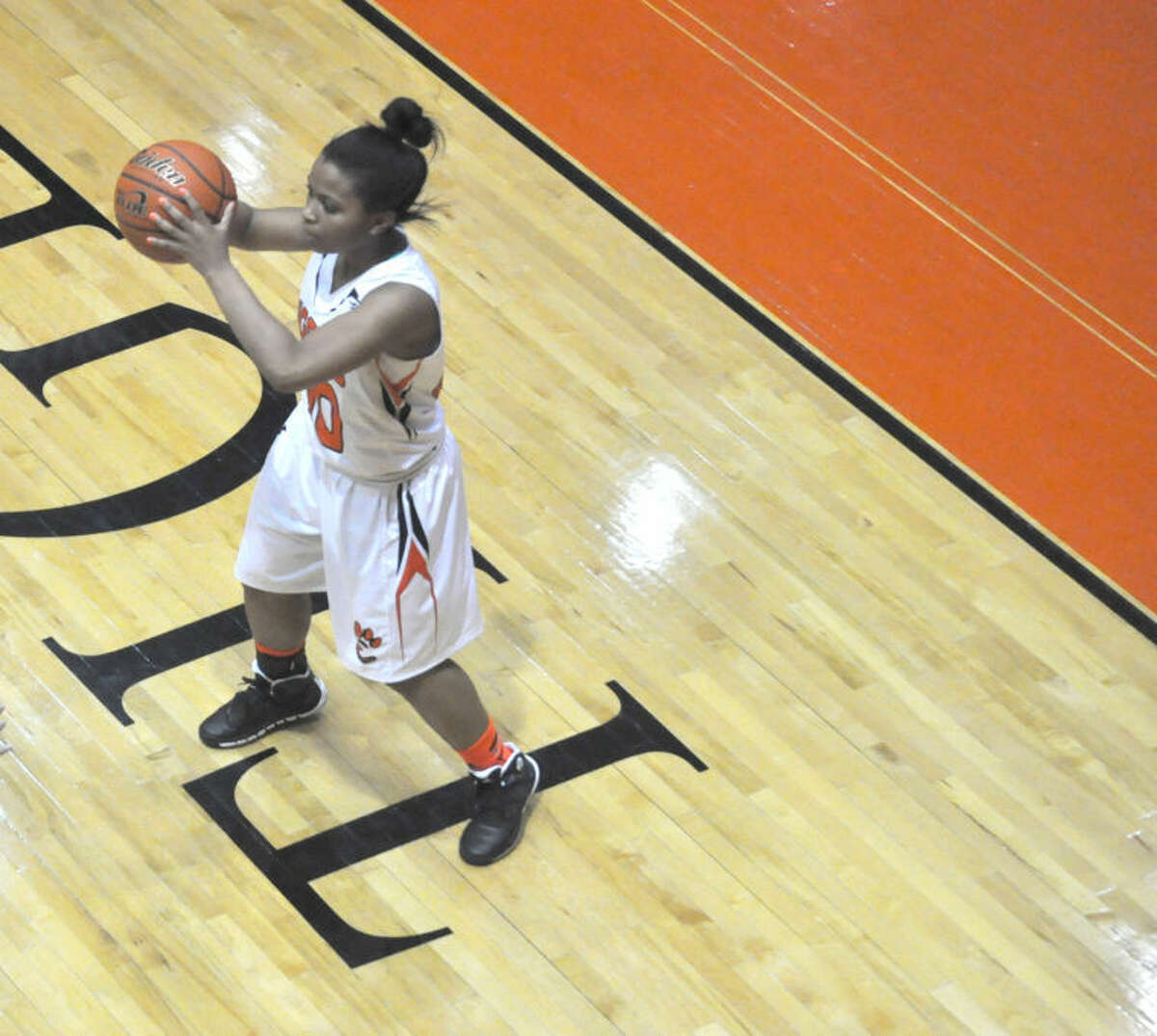 EHS’ Leeah Jason attempts to find an open teammate while near the sideline. Edwardsville won 57-43 to stay undefeated.