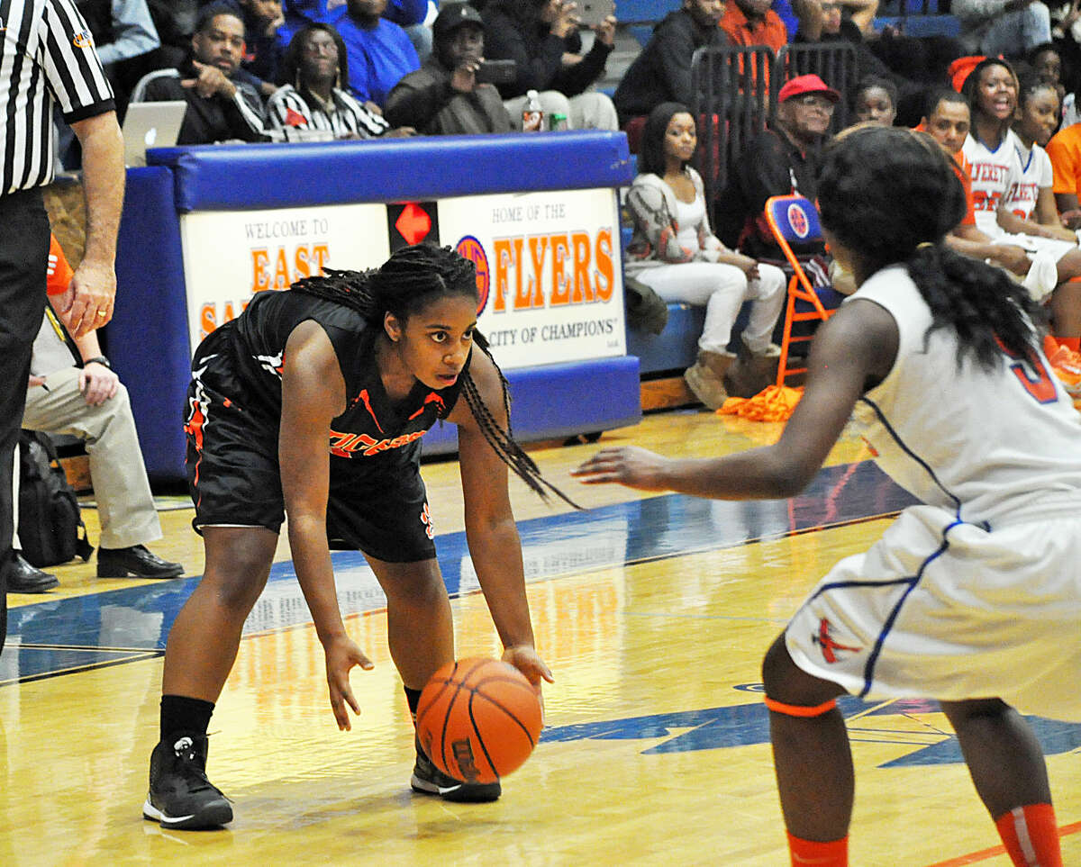 Edwardsville junior guard Aaliyah Box, left, picks up a pass from a teammate during the third quarter of Tuesday’s game at East St. Louis.