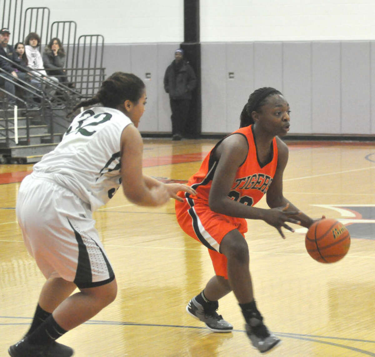 Edwardsville Tiger A’aliyah Covington looks to make a pass to a teammate Thursday against Peoria Richwoods in the Class 4A Normal Community West Sectional.