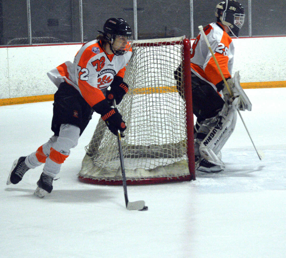 ICE HOCKEY: E’ville Cruises To Victory In Playoff Opener