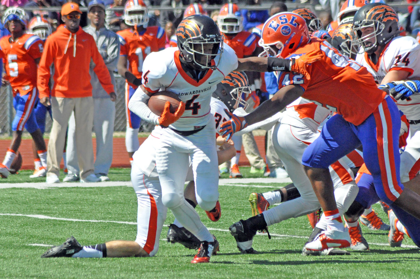 FOOTBALL Edwardsville makes a statement in SWC opener