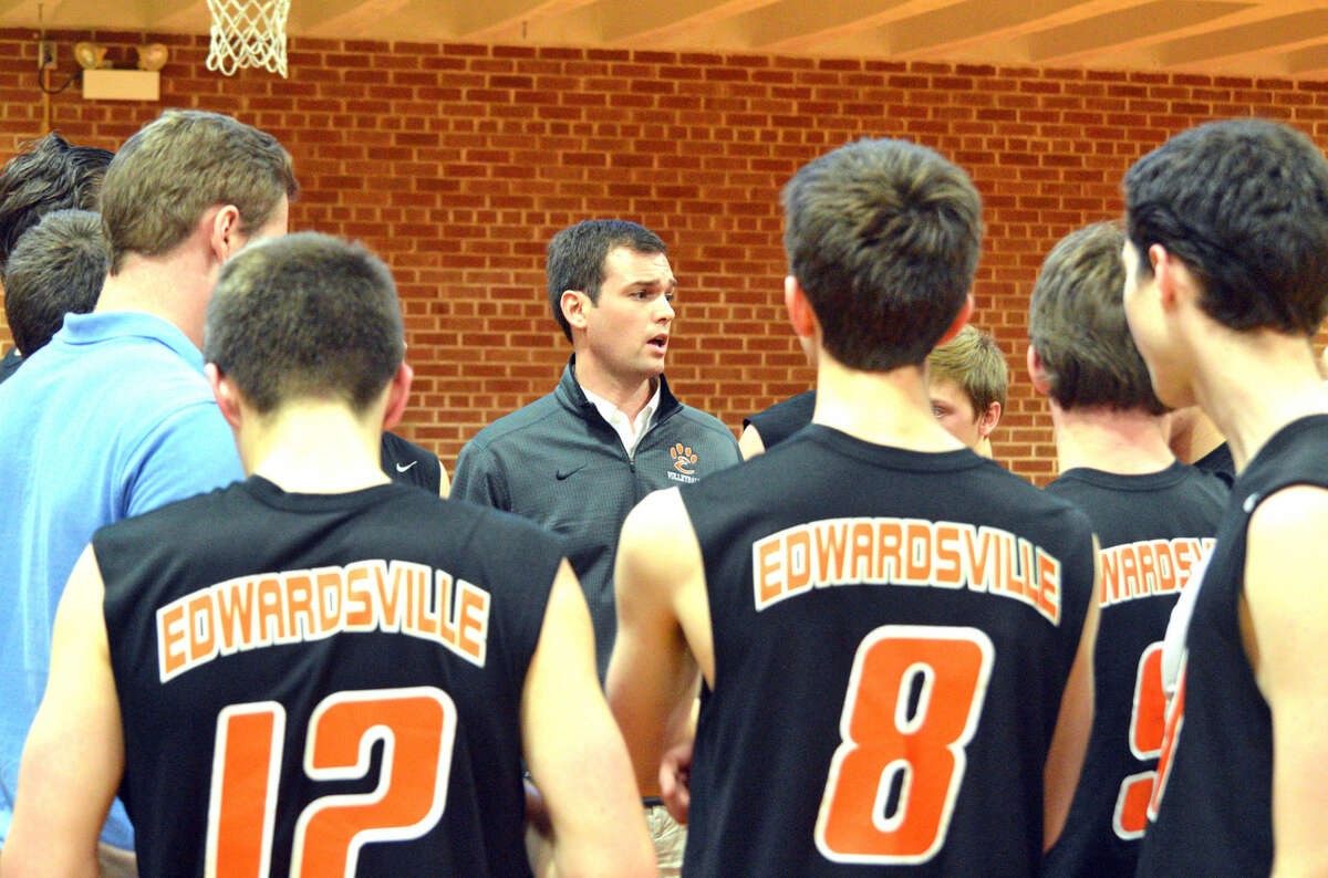Edwardsville boys’ volleyball coach Andy Bersett talks to his team during a recent match against Belleville West at Lincoln Middle School.