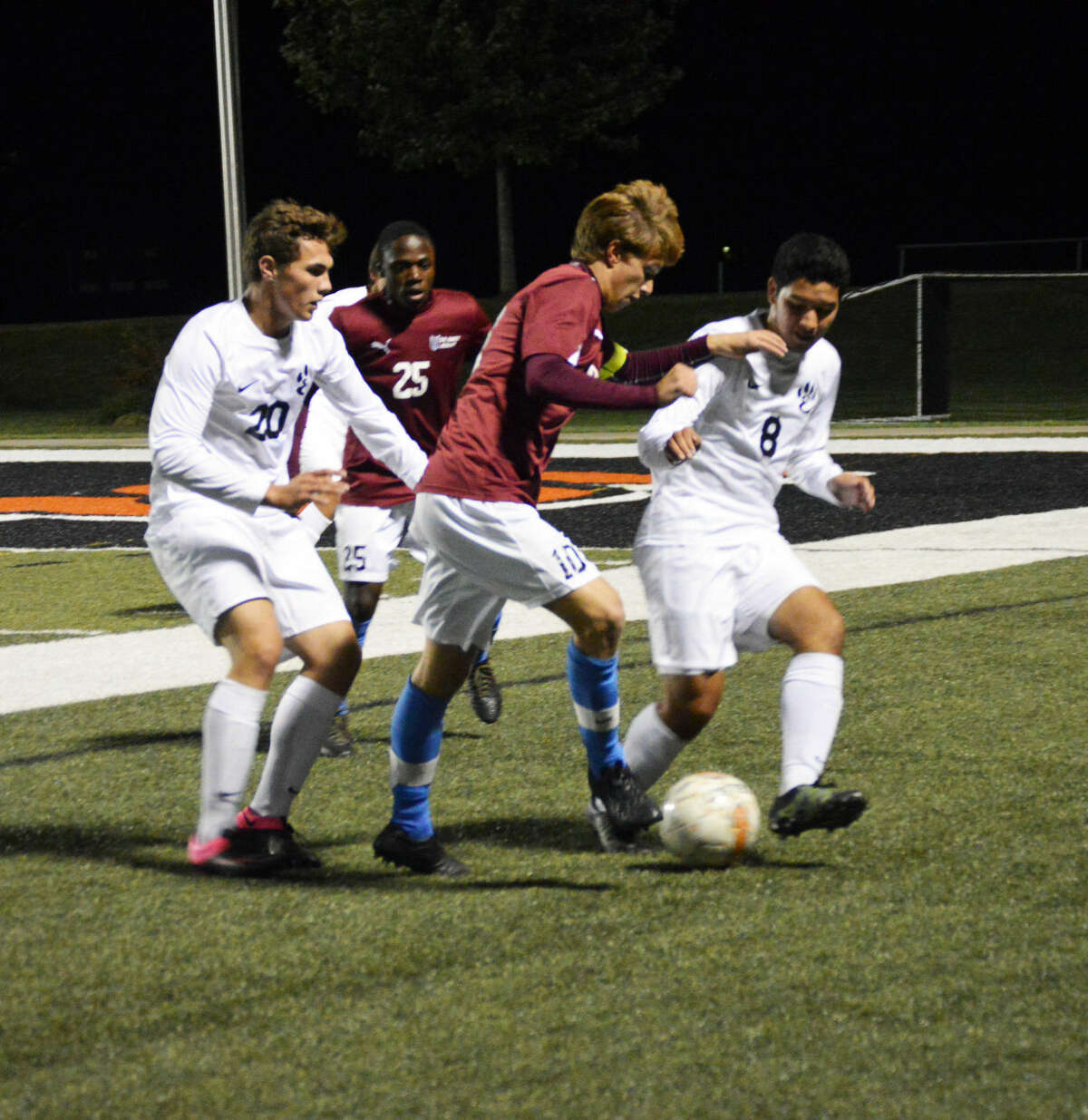 Edwardsville seniors Tyler Laub, left, and Brendan Hentz, right, defend a De Smet player during the first half on Friday.