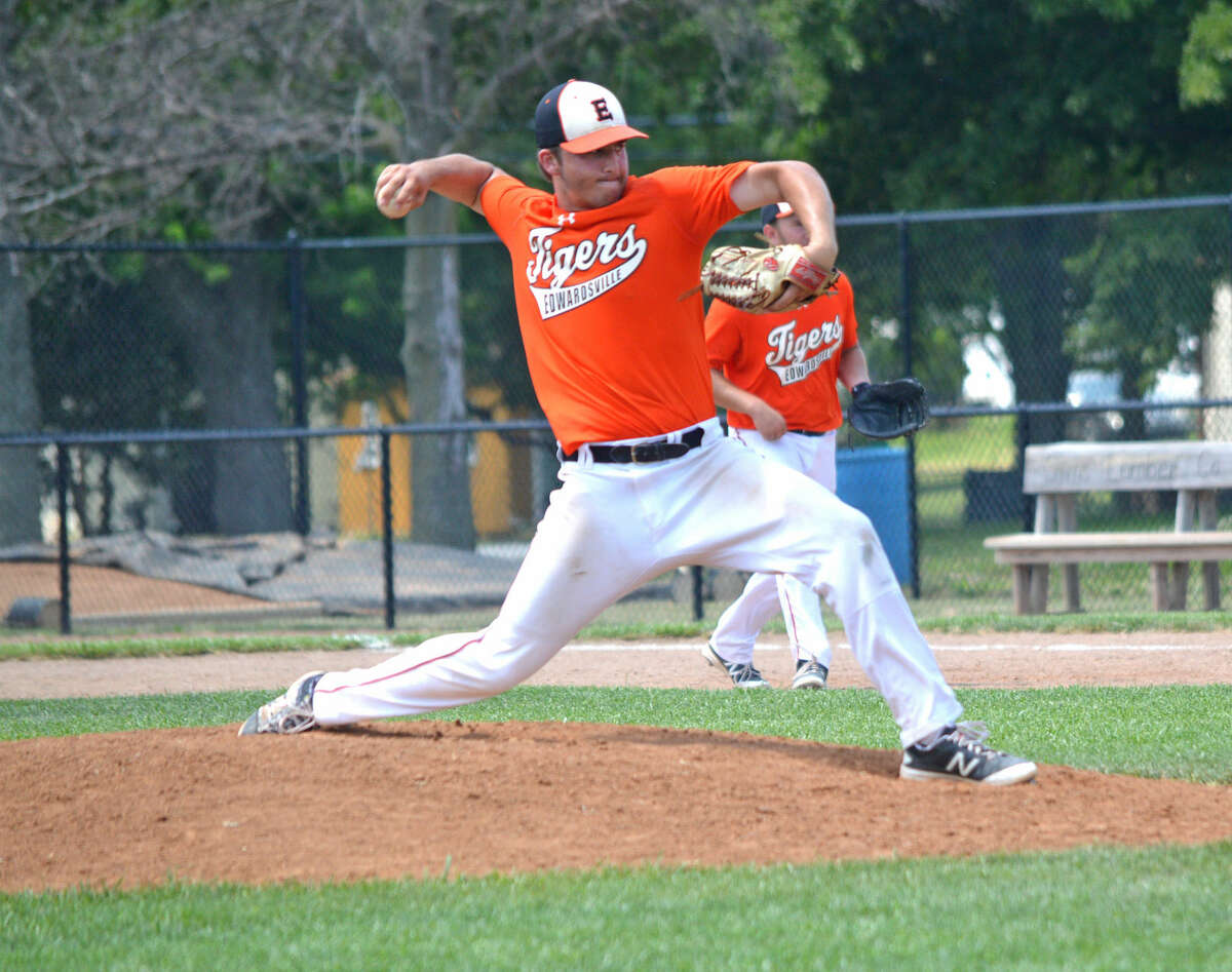 Edwardsville’s Tyler Lewis pitches in the fifth inning during Sunday's game against BNBA Gold at the Decatur Commodores 18U Round Robin.