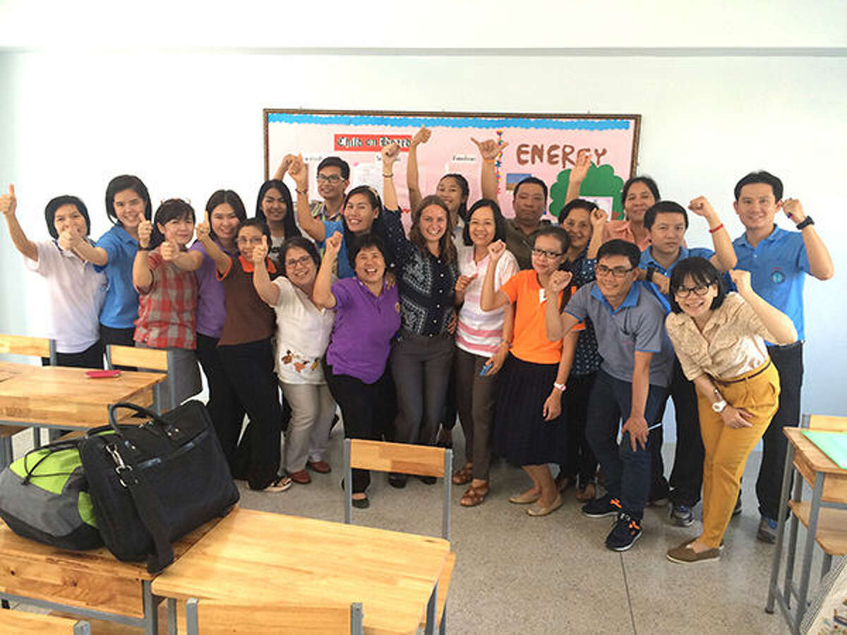 Teacher Thaís - English Classes