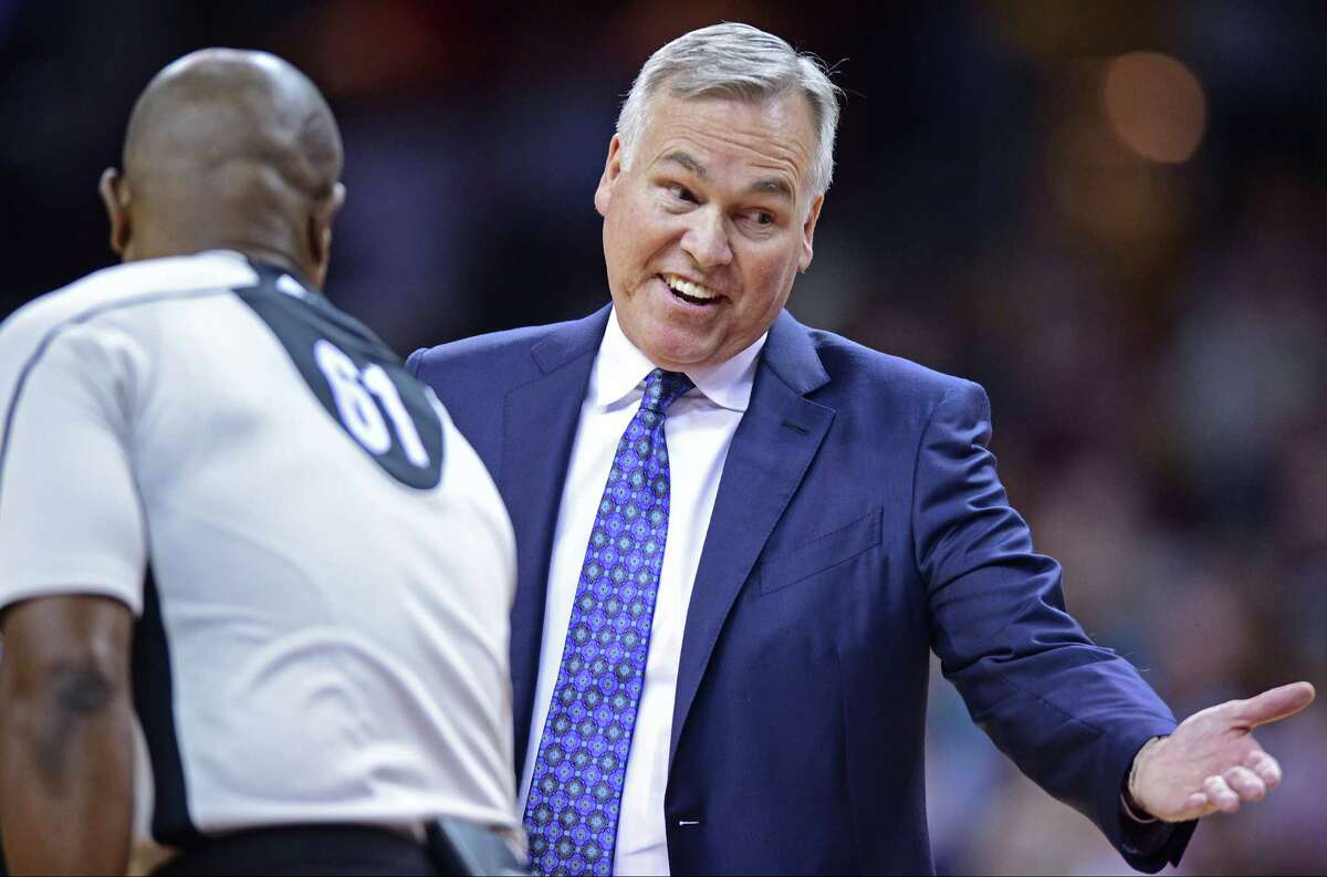 Houston Rockets head coach Mike D'Antoni, right, disputes a call with official Courtney Kirkland during the first half of an NBA basketball game against the Cleveland Cavaliers, Tuesday, Nov. 1, 2016, in Cleveland. (AP Photo/David Dermer)