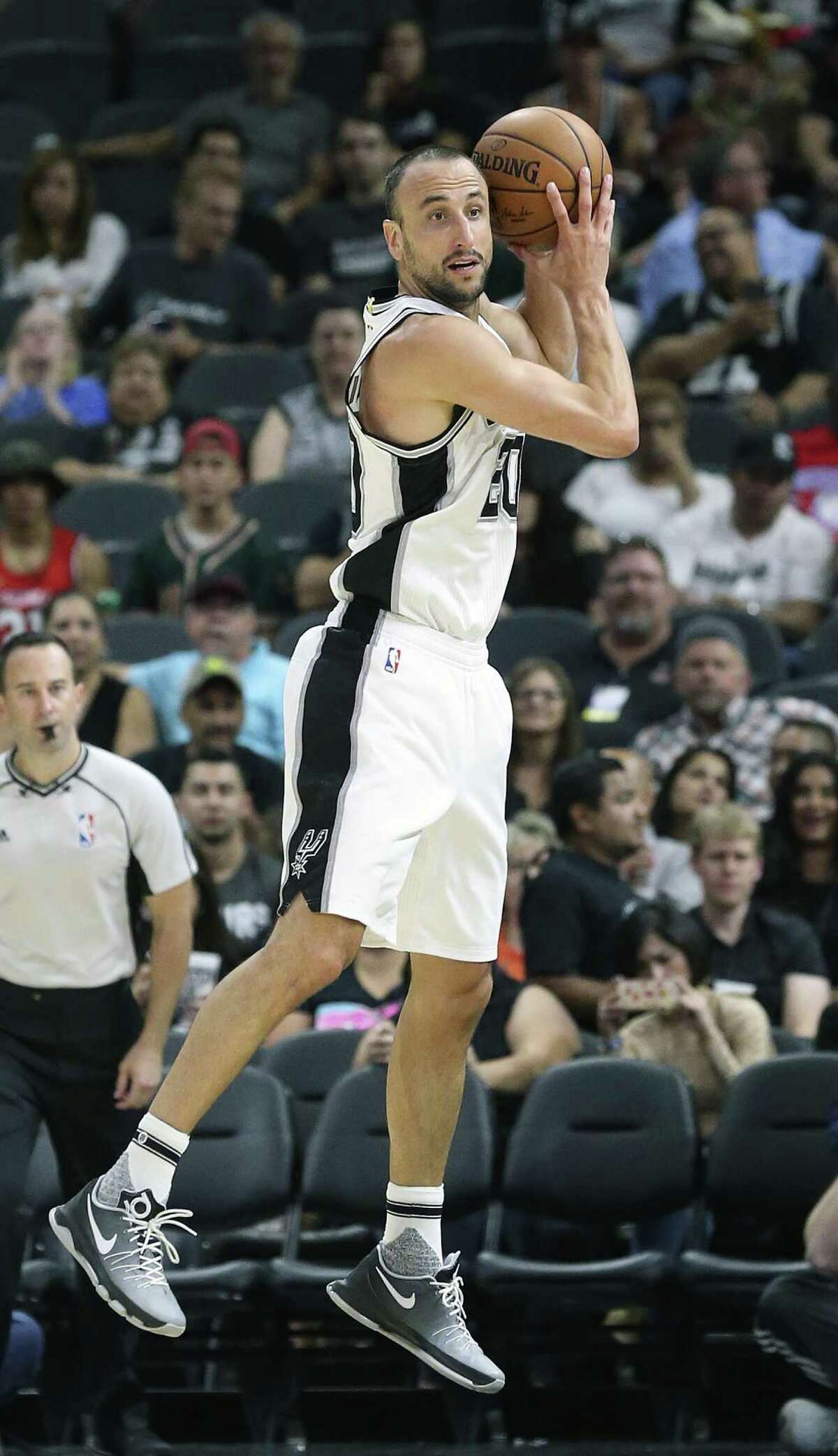 Manu tells Argentine fans he still has 'big role' with Spurs