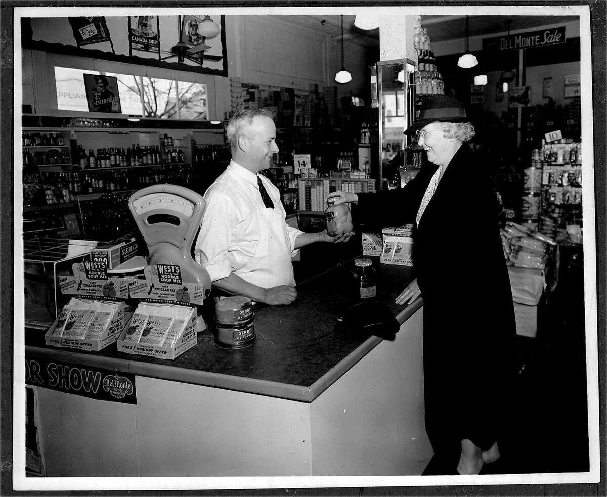 ANDRONICOS/B/17JUN99/FD/HO--Old photo from Andronico's. shows FRANK ANDRONICO in his original Solano Avenue store in 1933 ALSO RAN: 09/15/1999 (FD, PAGE 5/Z7)