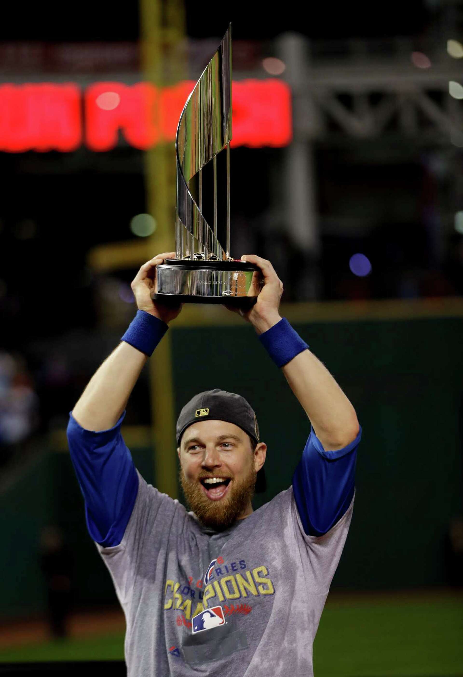 Ben Zobrist's big hit gives Cubs newcomer World Series MVP