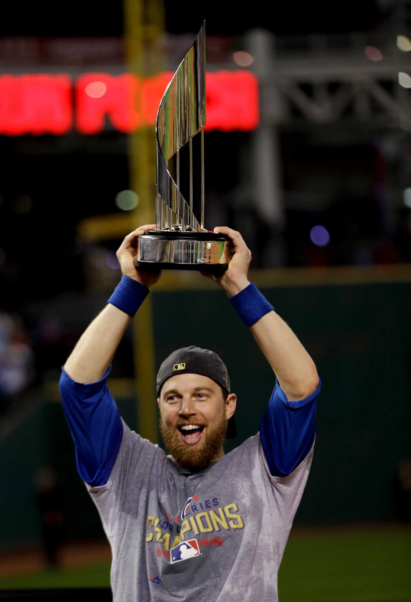 Zobrist's big hit gives Cubs newcomer World Series MVP