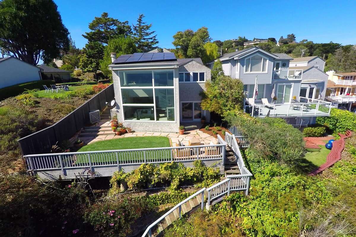 Shoreline home in Tiburon includes private dock
