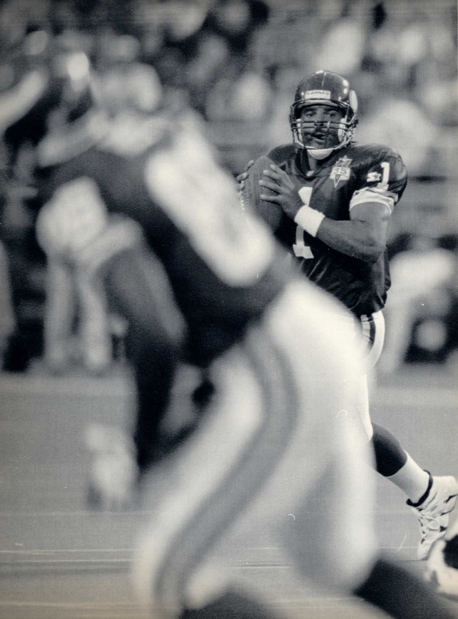 FILE ** Houston Oilers quarterback Warren Moon throws a pass against the  CIncinnati Bengals in this Oct. 14, 1990 file photo in Houston. Moon was  elected to the Pro Football Hall