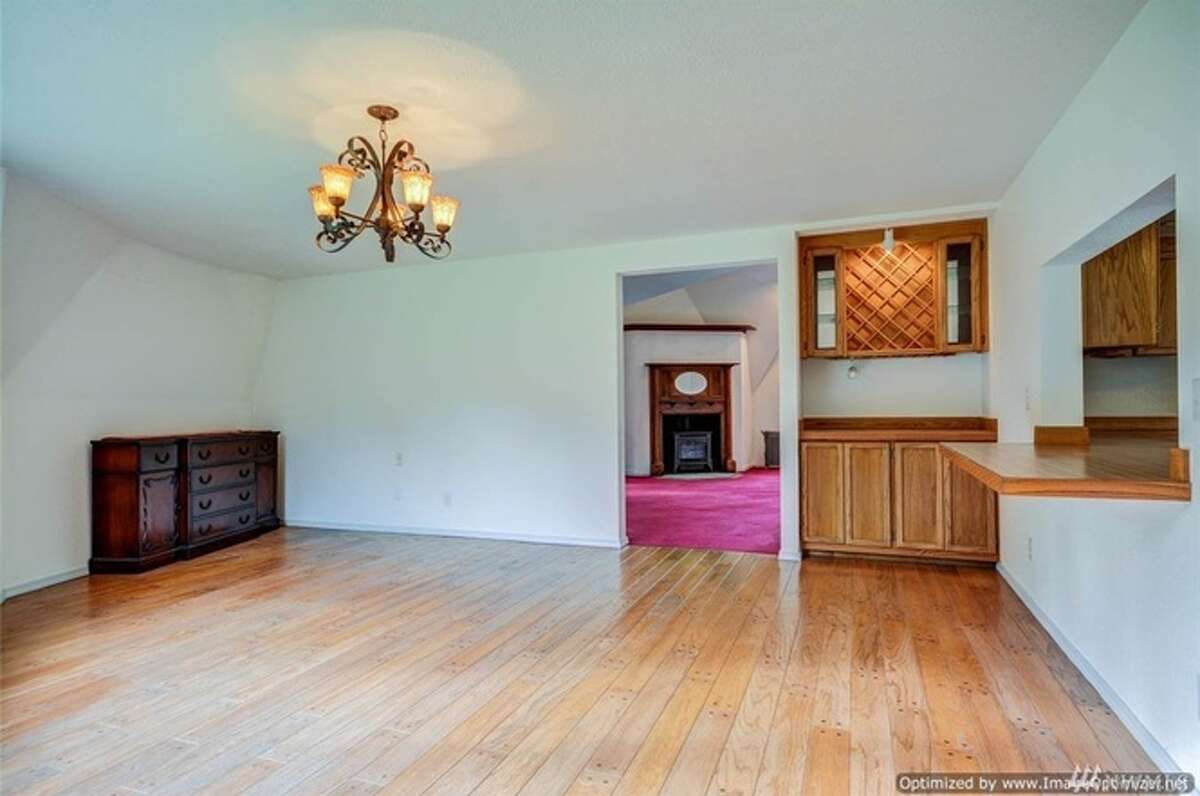 Oak Harbor doubledome house asks 416K