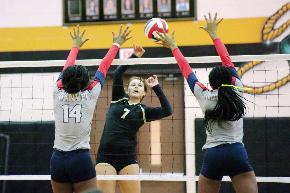 Porter's Hannah Adams (7) tries to hit a shot past Manvel's Taylor Frederick (14) and Natalie Honore (7) Thursday at Pasadena Memorial High School.