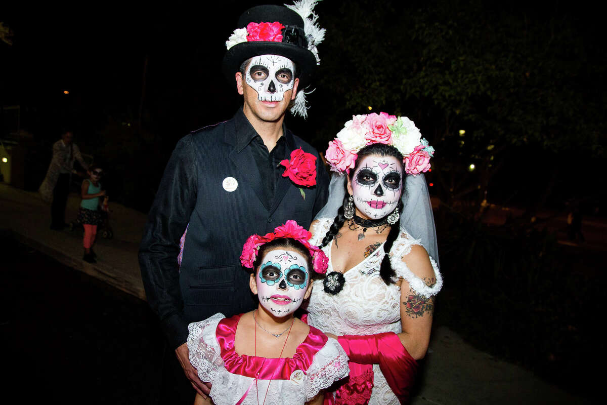 The Southtown-based youth arts hub SAY Sí staged a mesmerizing First Friday with its 10th Annual Muertitos Fest, a children’s Day of the Dead celebration, on Nov. 4, 2016.