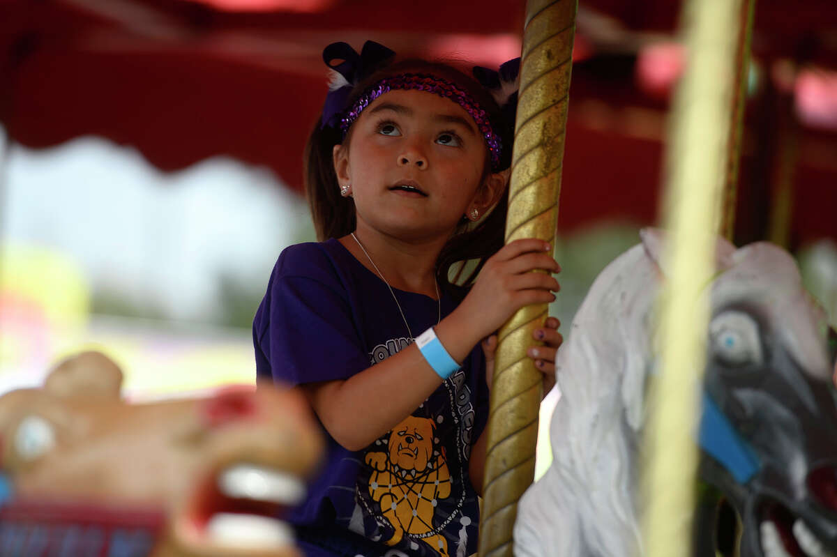 Groves celebrates annual Pecan Festival