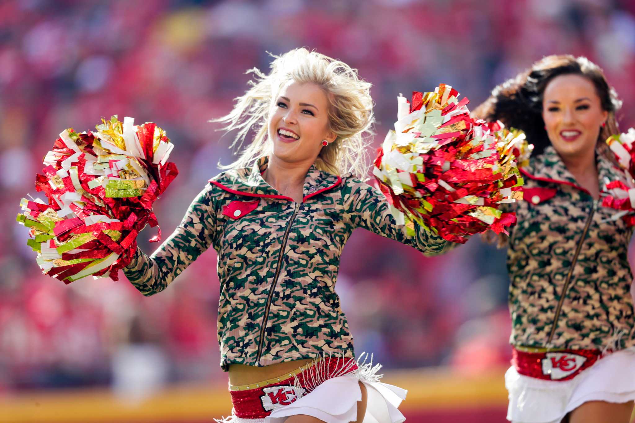 Kansas City, MO, USA. 3rd Jan, 2016. Kansas City Chiefs cheerleaders  perform during the NFL game between the Oakland Raiders and the Kansas City  Chiefs at Arrowhead Stadium in Kansas City, MO.