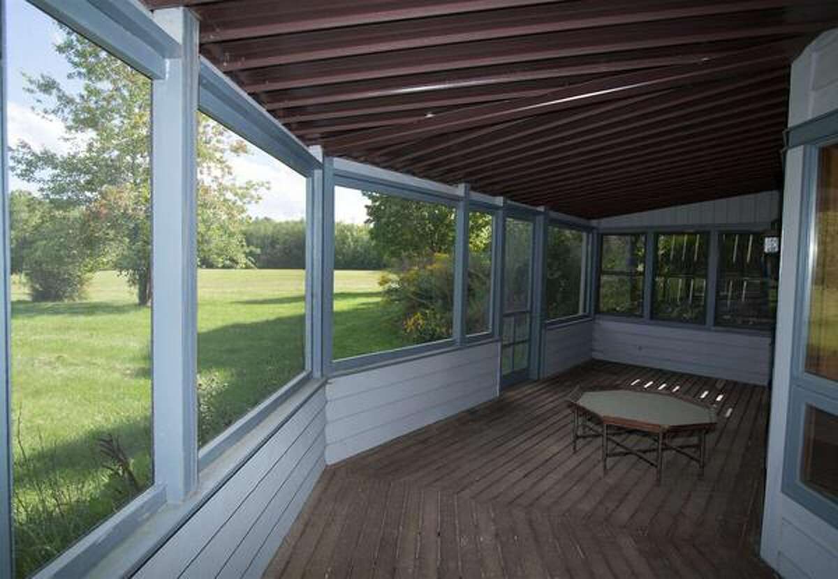 Photos Homes for sale with trendy bathrooms