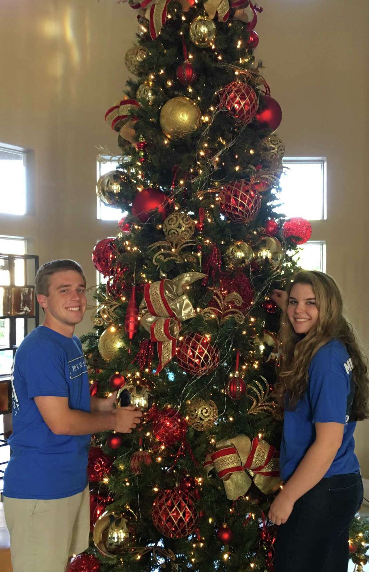 Taylor High seniors Alex Stokes and Keely McNichol are participating in the Dec. 8-9 Holiday Home Tour to benefit Taylor High Project Grad.Taylor High seniors Alex Stokes and Keely McNichol are participating in the Dec. 8-9 Holiday Home Tour to benefit Taylor High Project Grad.