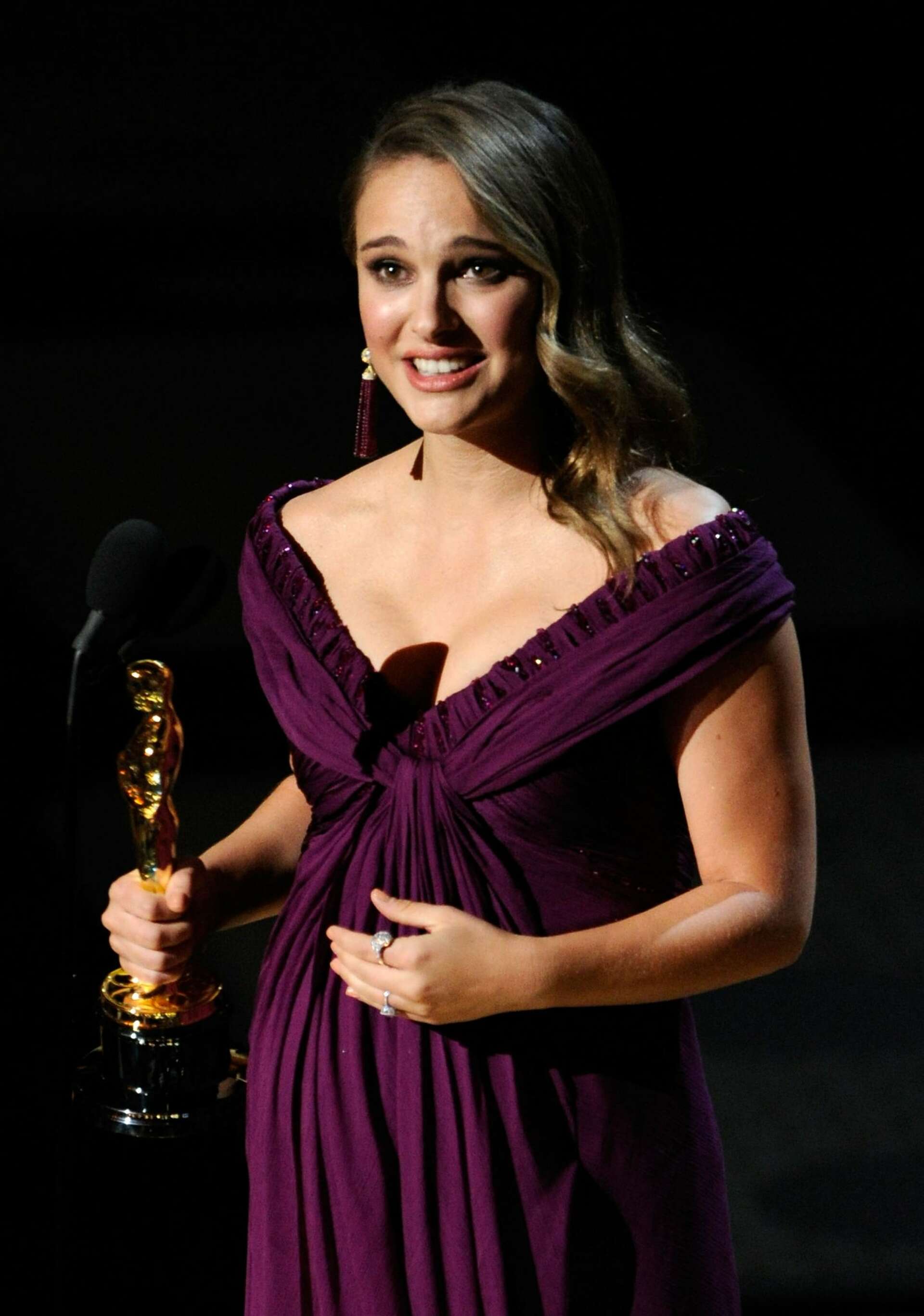 natalie portman pregnant purple dress Natalie Portman is Hollywood's best dressed pregnant lady. Again