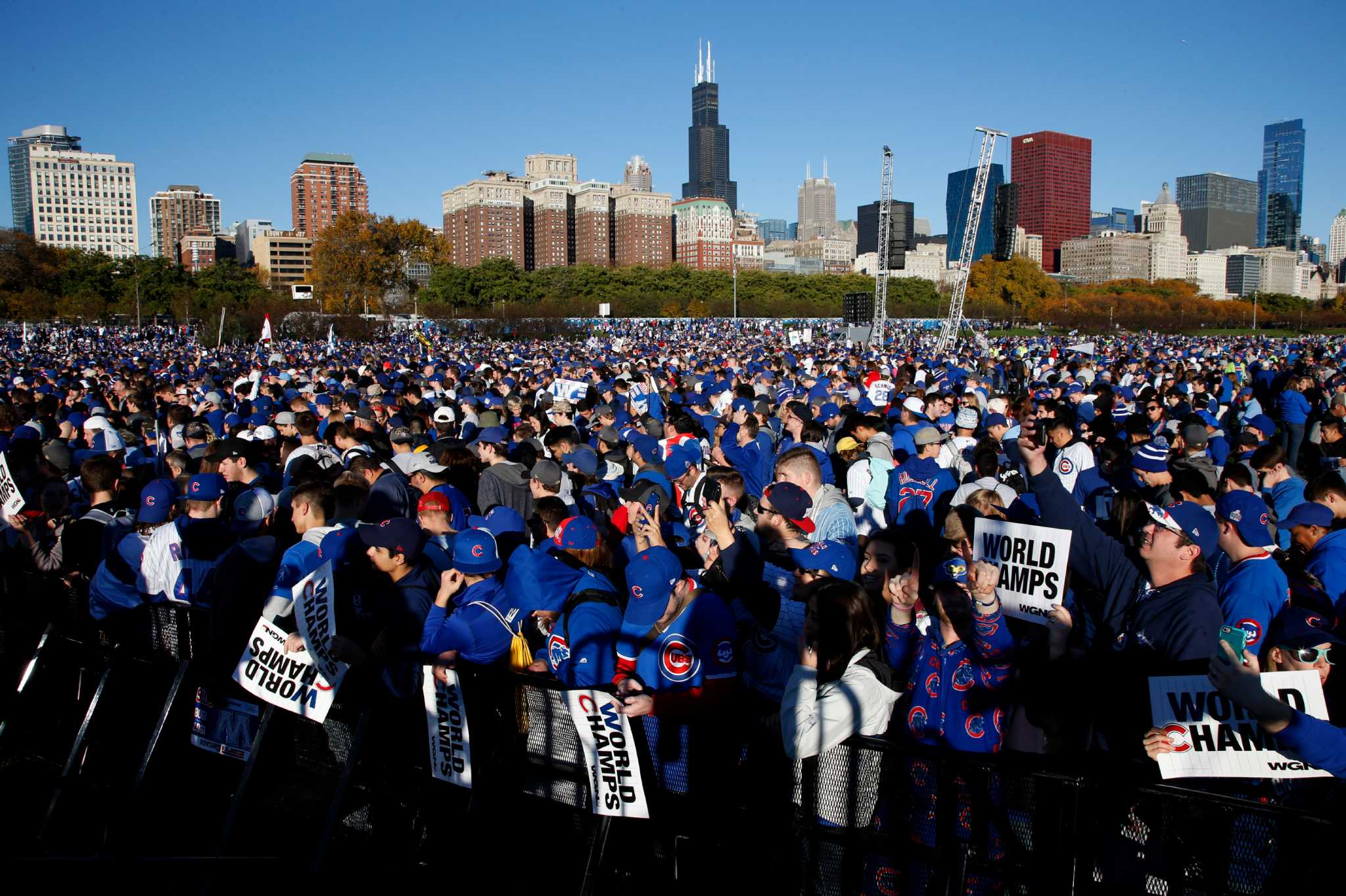 Chicago Cubs parade: Fans swarm streets hours ahead