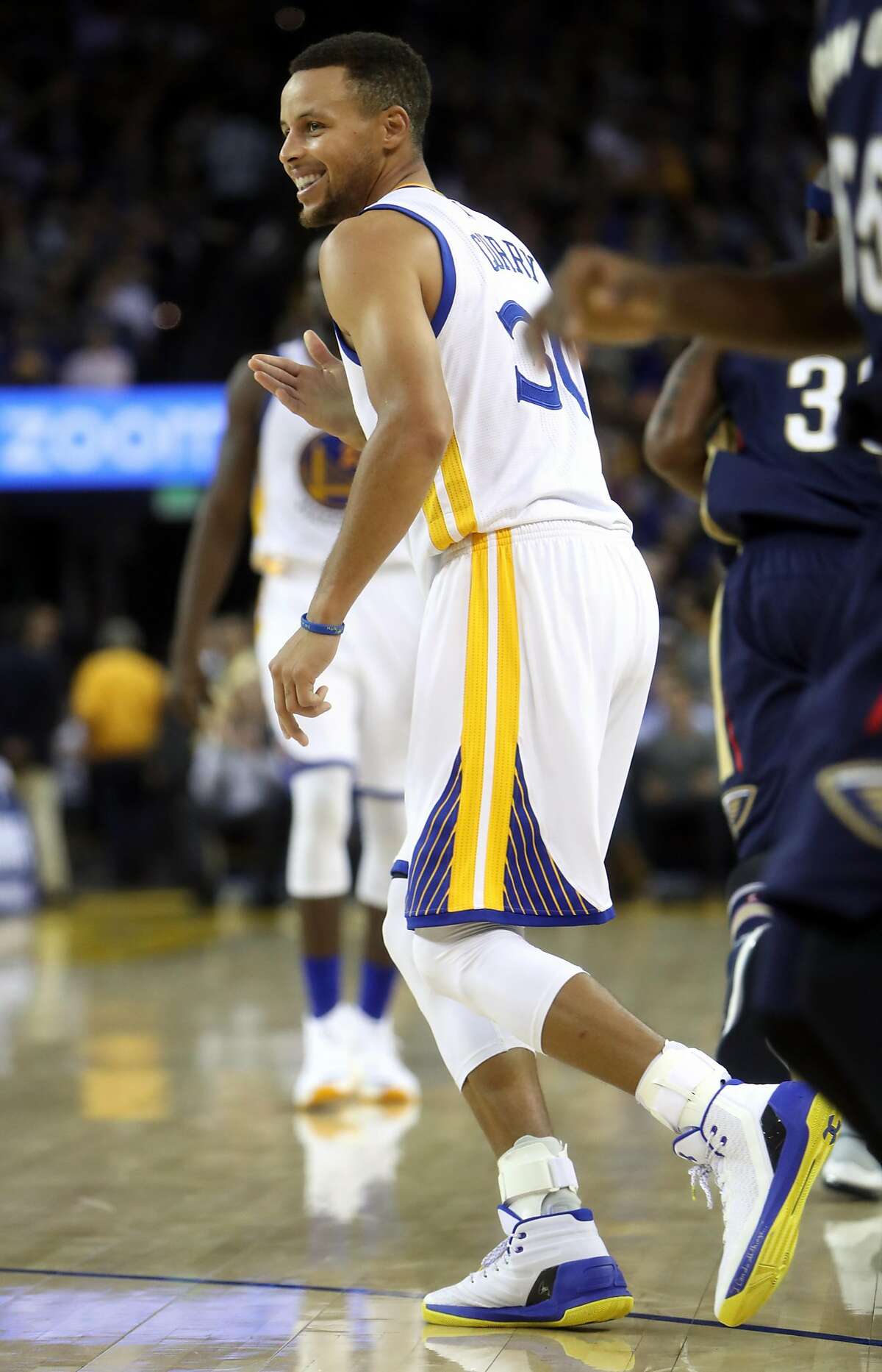 Stephen Curry Sets Nba Three Pointers Record As Warriors Hold Off Pelicans