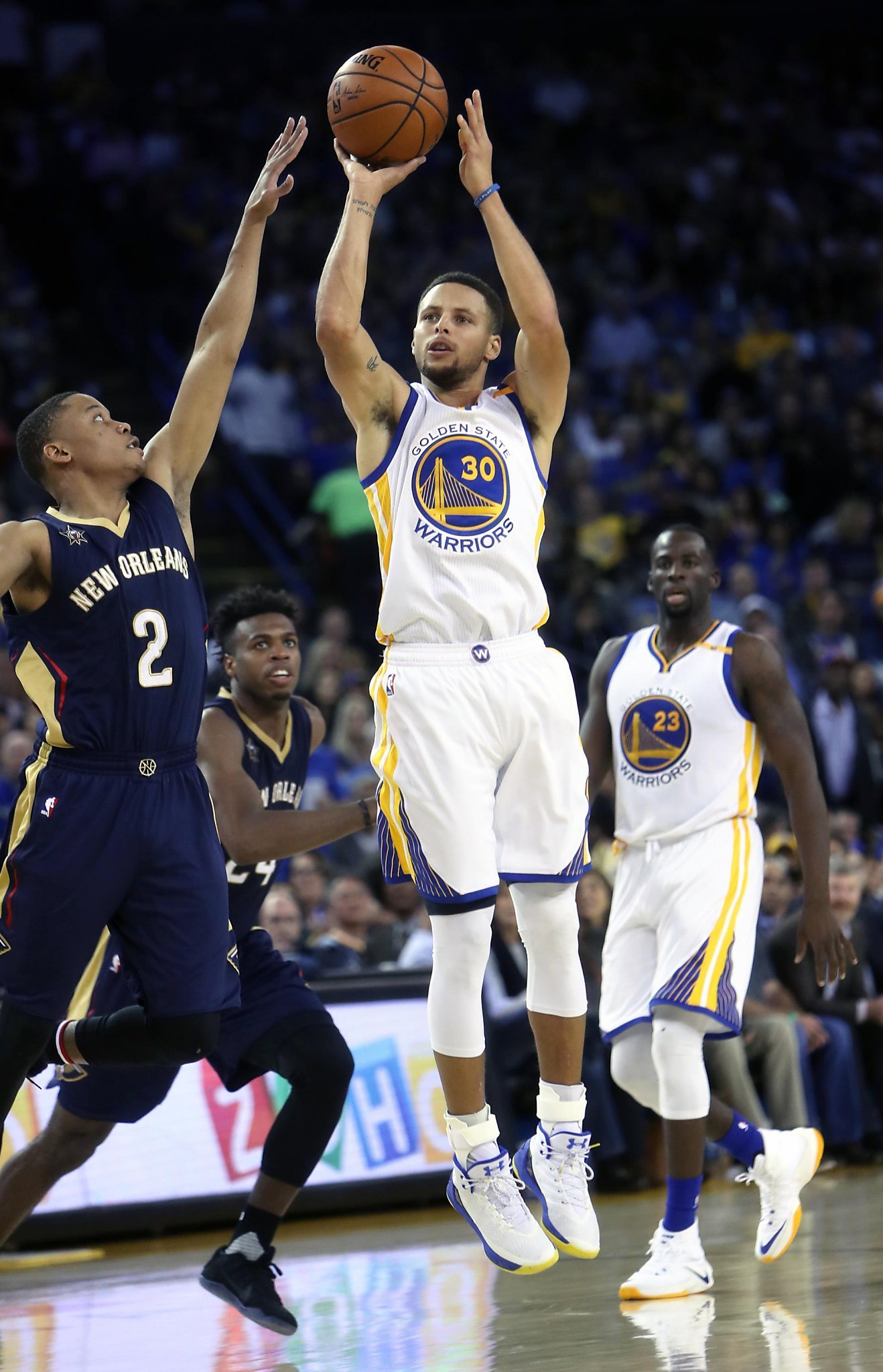 MVP Curry’s lights-out night lights up Oracle