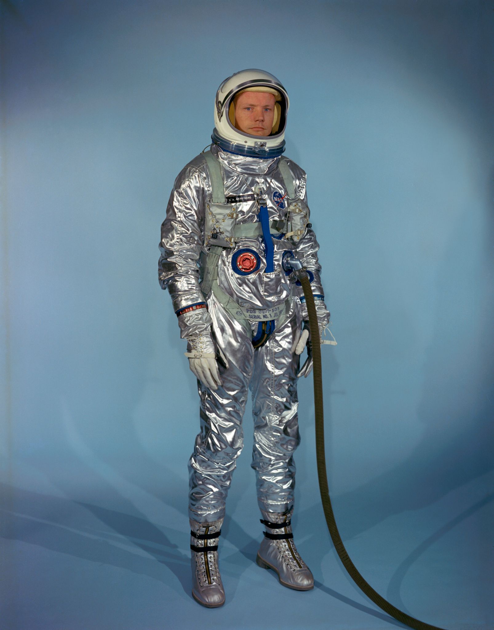 Astros celebrate 50 years with space suits 