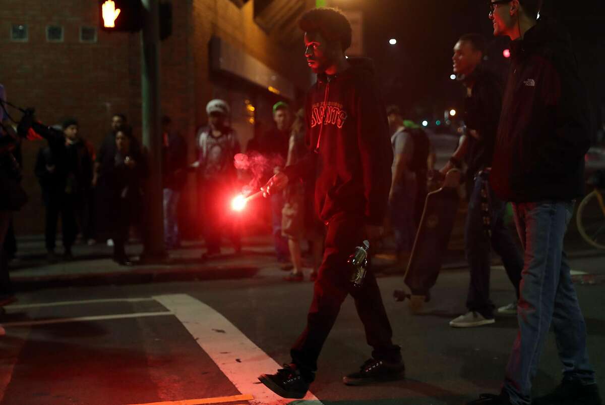 Anti-Trump protests in Oakland turn violent