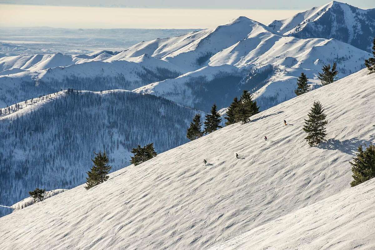 With more than 3,400 vertical feet and 2,000 acres of varied terrain, Sun Valley offers experiences on two mountains.