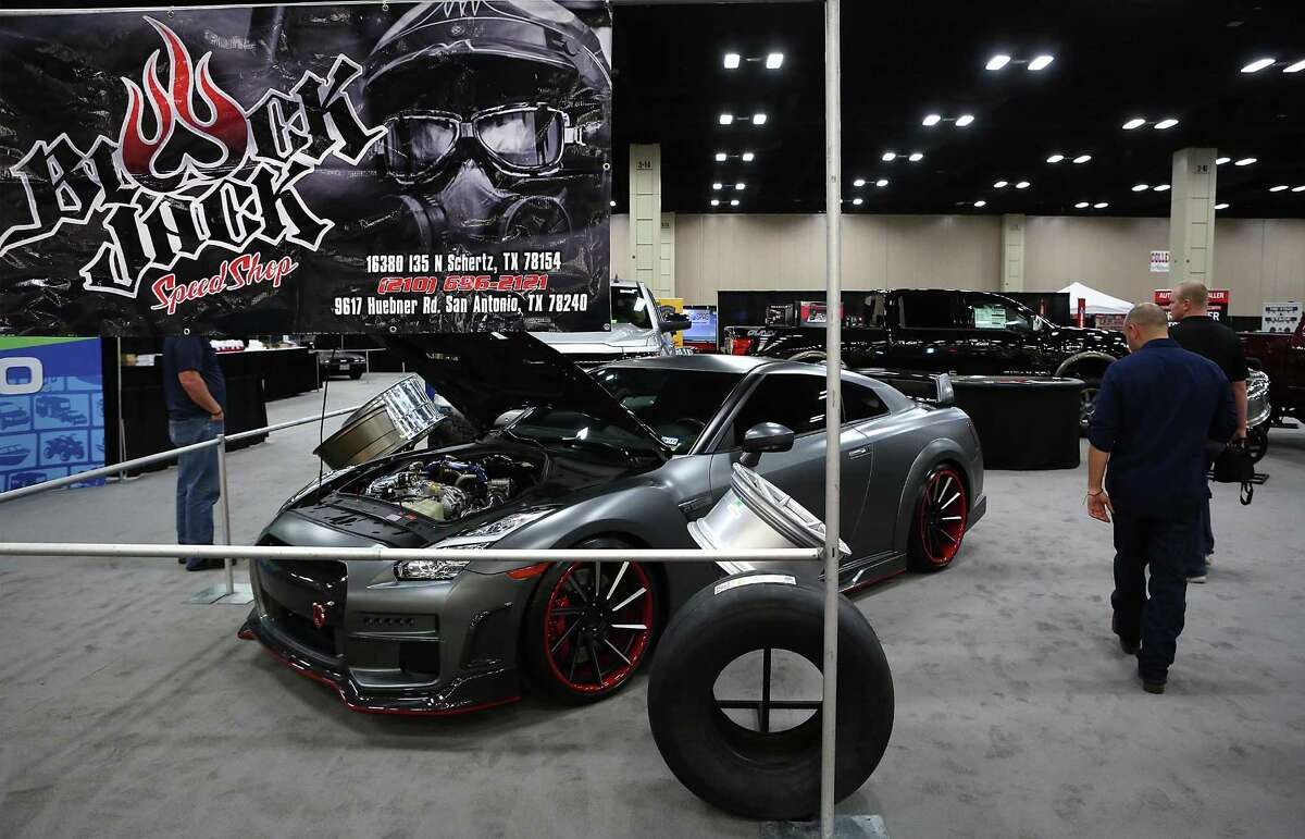 Auto Show brings slew of highend luxury cars, large trucktesting space